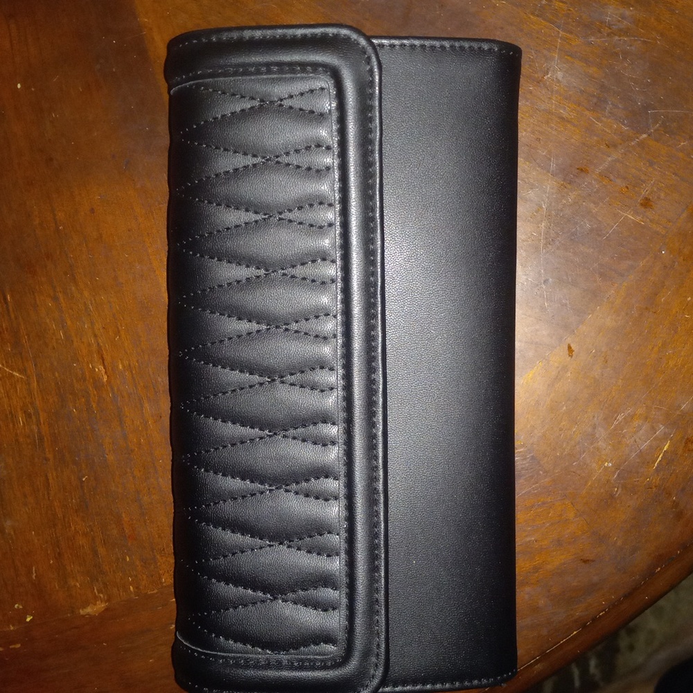 ❤️FINAL REDUCTION Black Quilted Wallet